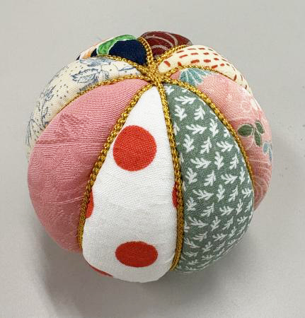 外国人のためのワークショップ「手まり作り体験」